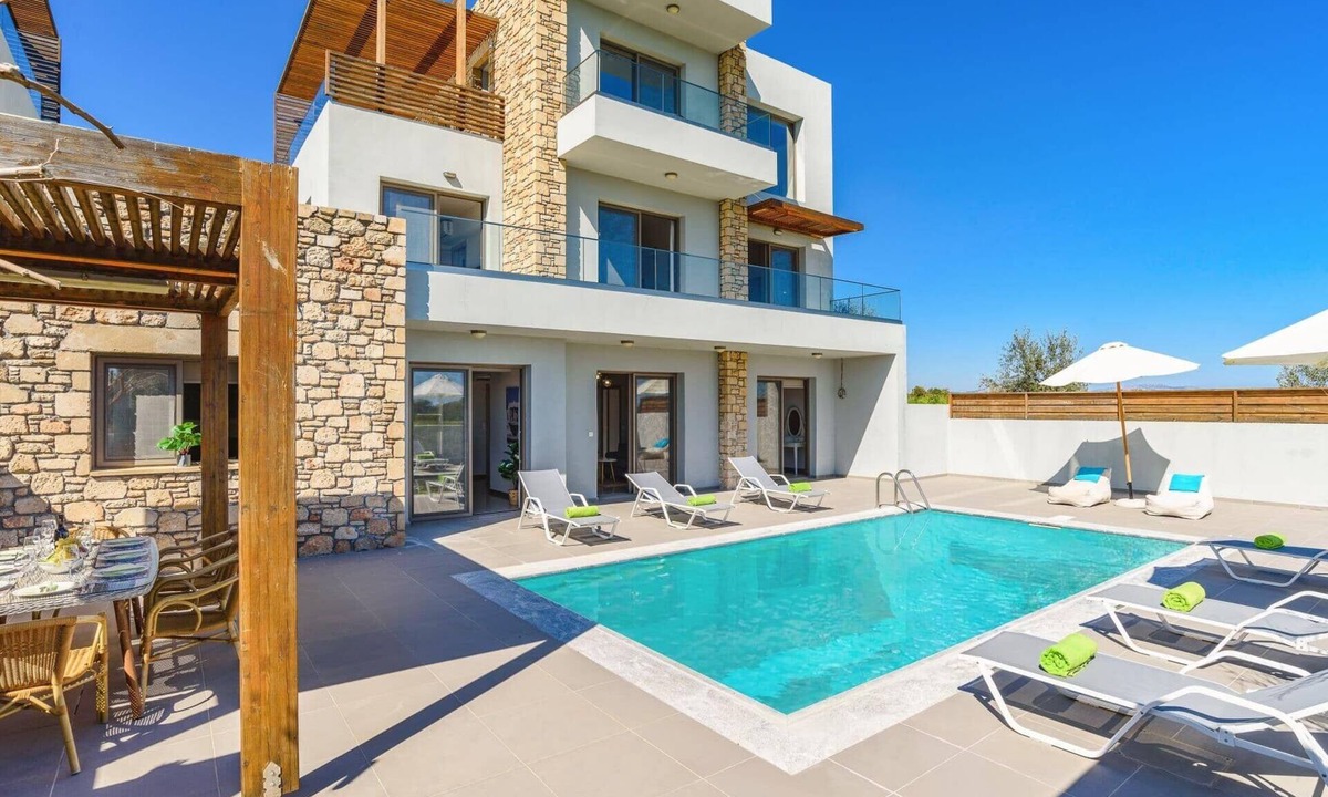 Gennadi Villa | Villa Eva Olivestone by Villa Plus