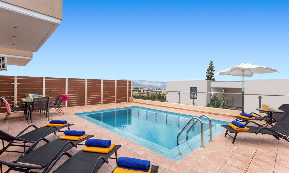 Pyrgos Psilonerou Villa | Villa flora.