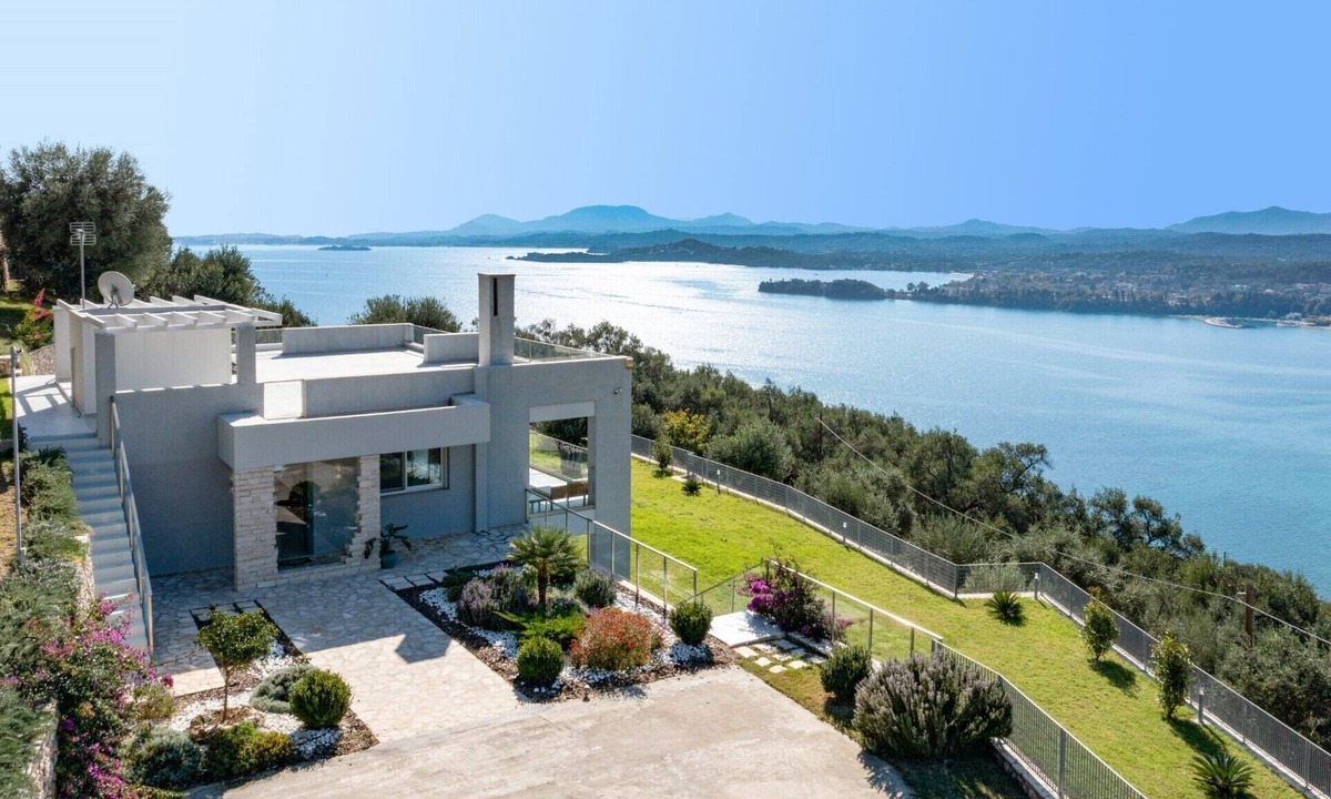 Pirgi Villa | Villa Gemini Angelo by Villa Plus