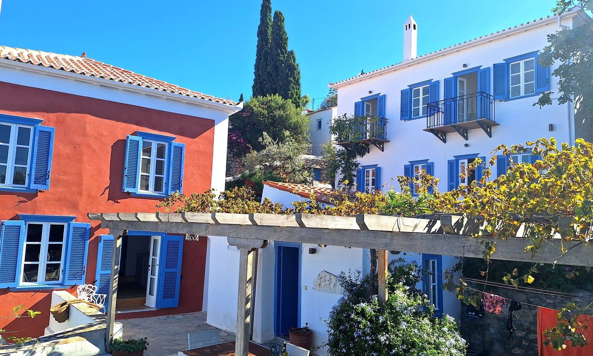 Idhra House | Villa Helios - House for 9 people on Hydra (Kiafa). Spectacular view.