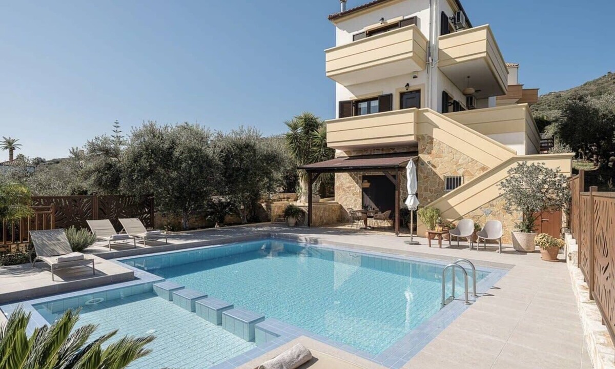 Spilia Villa | Villa Hibiscus with private pool & bbq