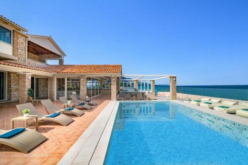 Ano Vasilikos Villa | Villa Ionio Beach House by Villa Plus