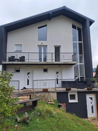 Pitomine House | Villa JELENA - Guest House Nela