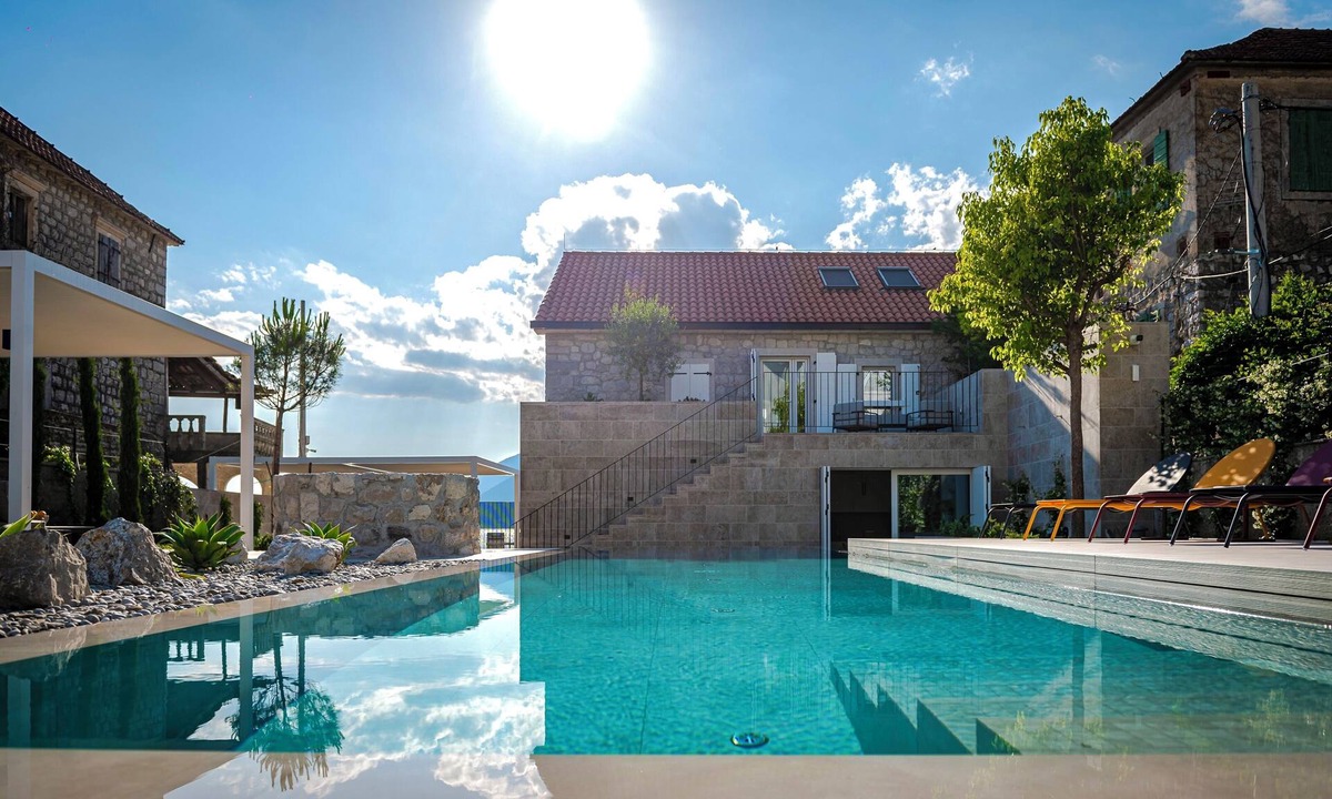 Tomicici Villa | Villa Lastva is a five star seafront luxury villa with privite pool