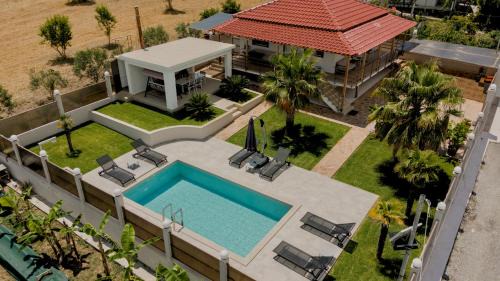 Nea Propontida Villa | Villa Liana , private Villa with pool and garden