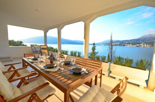 Rose Villa | Villa Male Rose