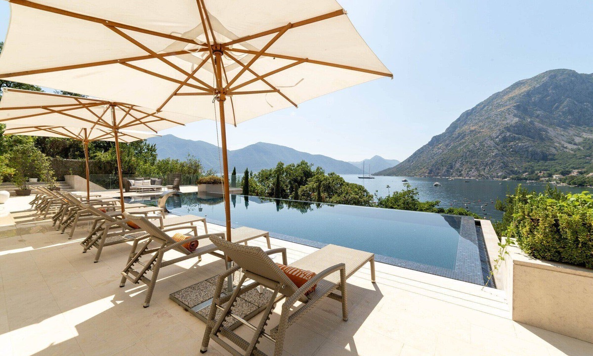 Orahovac Villa | Villa Mandragora Seafront Villa with Private Pool and Dock
