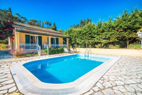 Agios Stefanos Villa | Villa Marias Beach House by Villa Plus