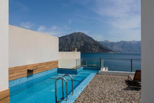 Donji Morinj Villa | Villa Morion with Sauna and Pool