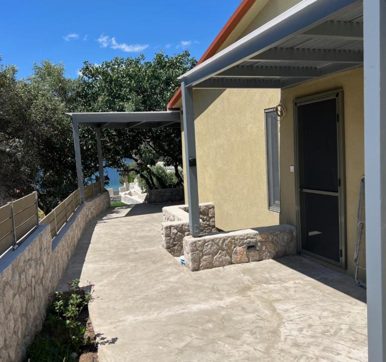 Limni Vouliagmenis House | Villa Nerόessa