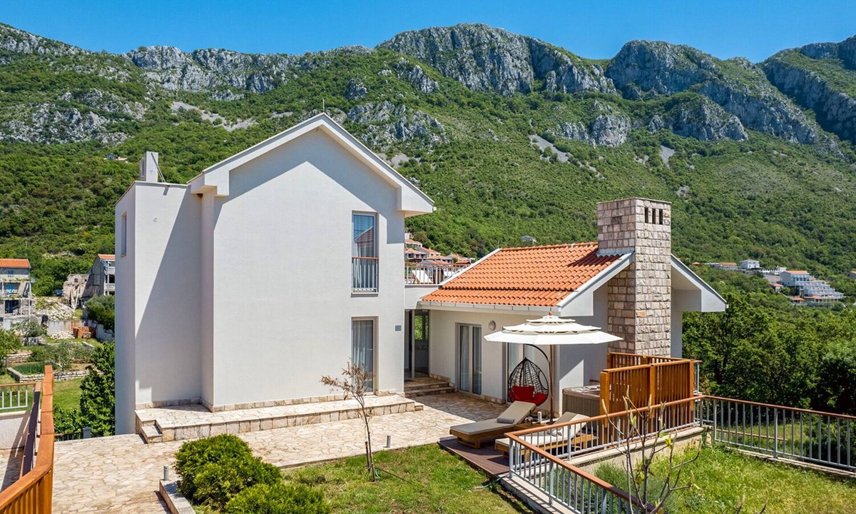 Sveti Stefan Villa | Villa Nevia - Three Bedroom Villa, Sleeps 6
