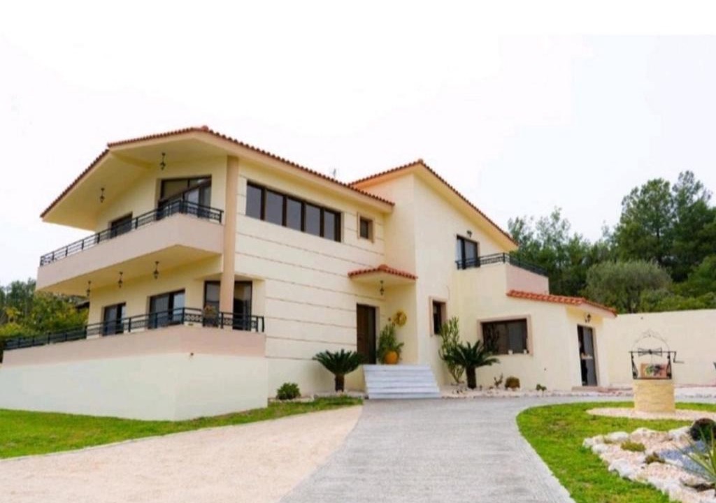 Soroni Villa | Villa Nostra Airport Pick-Up Service