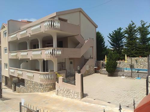 Utjeha Hladna Uvala Apartment | Villa Pavlovic - 30m from the beach