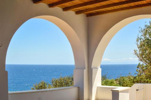 Naxos Villa | Villa Rouvis with outdoor Hot Tub