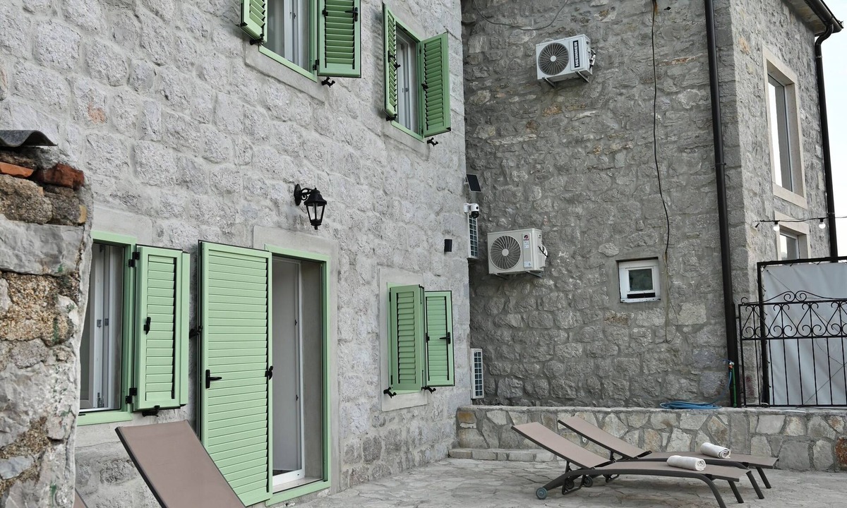 Lepetane Villa | Villa Sirena – Waterfront Escape