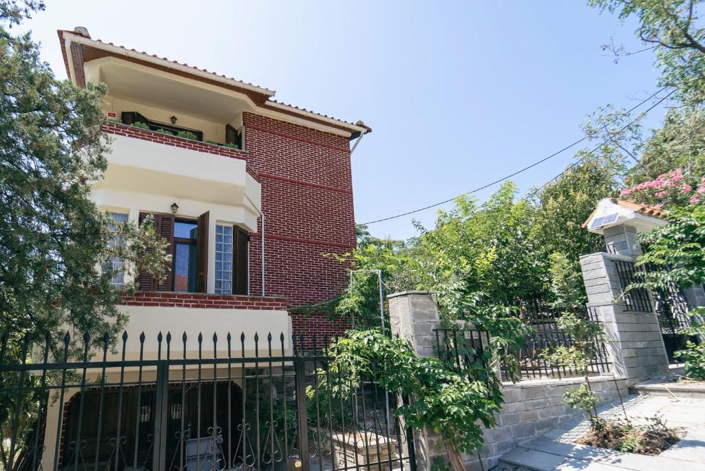 Nea Peramos Ski Chalet | Villa Sofia Nea Peramos