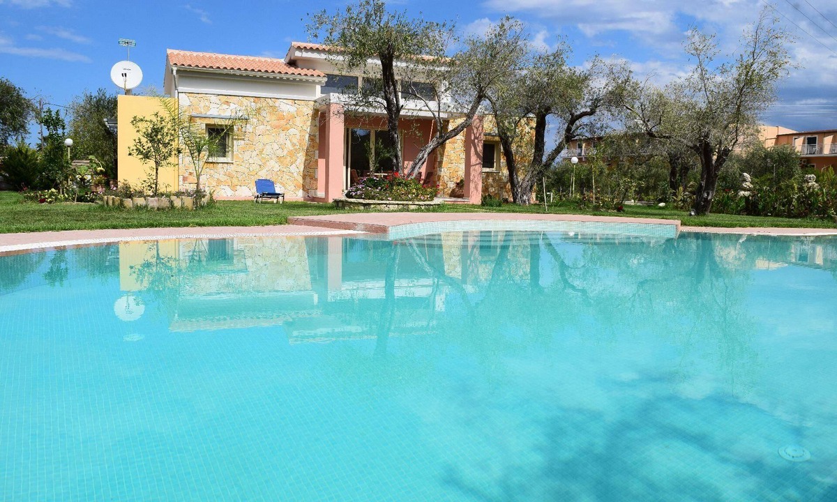 Messonghi House | Villa Thalassa with a swimming pool and garden