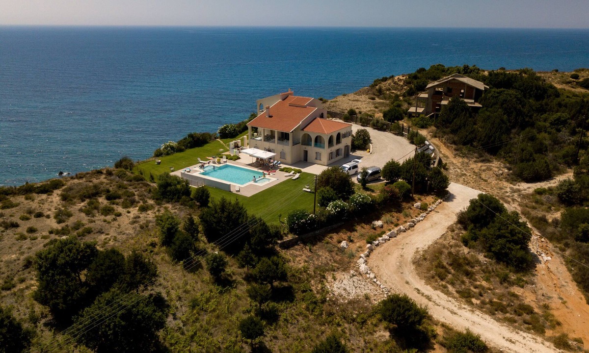 Chalikounas House | Villa VICI - Spacious Villa - 4 to 7 Bedrooms - 6 bathrooms