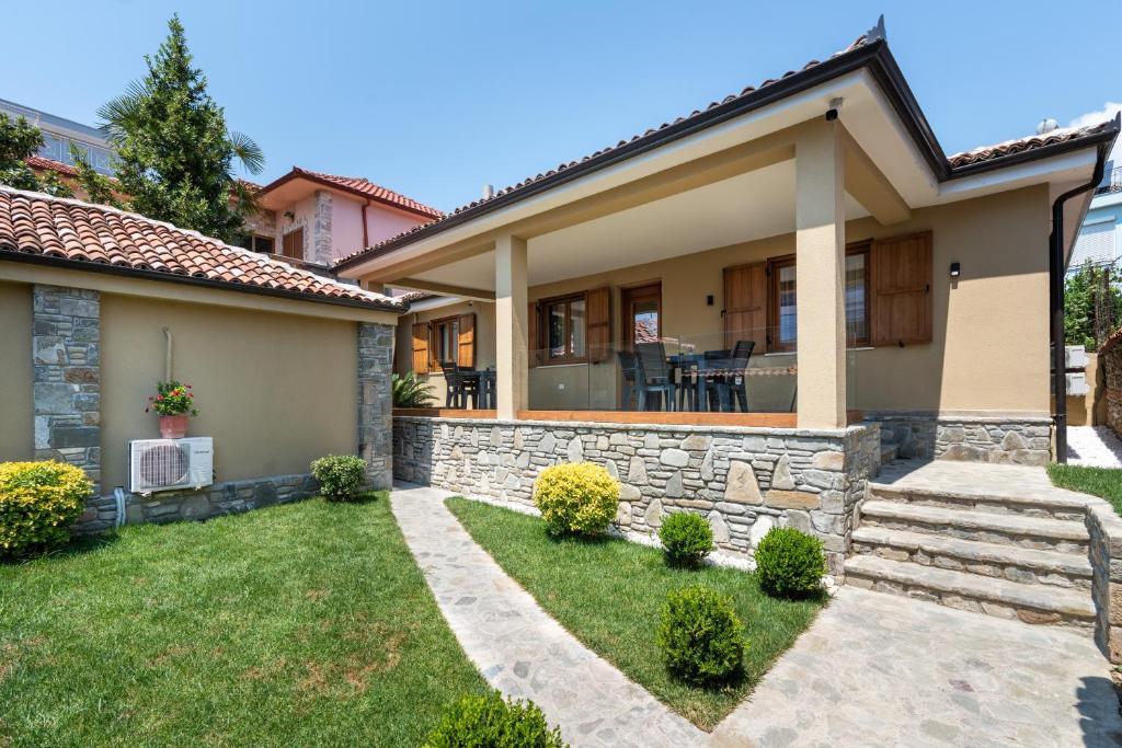 Elbasan Hotel | Villa Zoi Boutique Hotel I Sleep on the Historic Roman Road Via Egnatia inside the ancient walls of Elbasan Castle and wake up to a homemade Albanian breakfast prepared by a local family