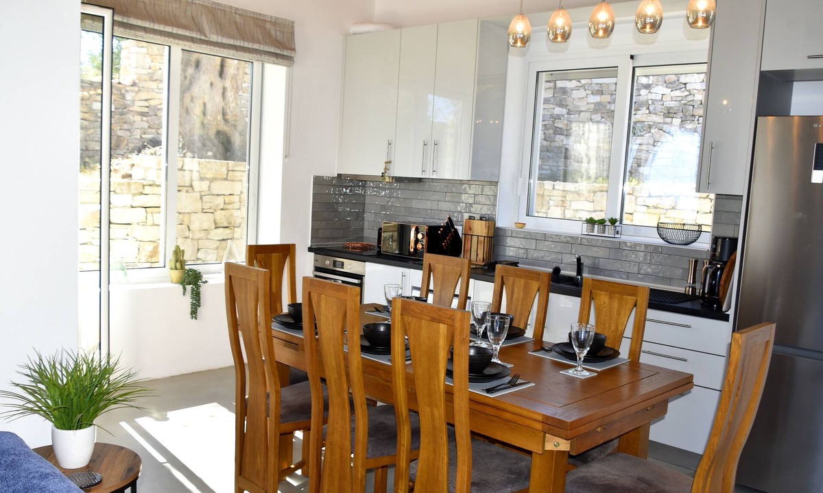 Magazia Villa | VillaSleeps10-Garden-FreeParking-Pool-Ac