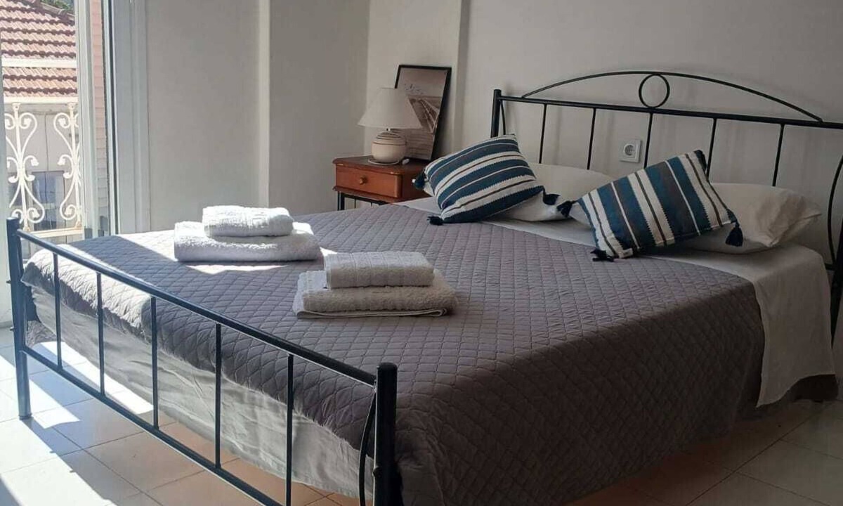 Argostoli Town Apartment | Vintage Seafront house
