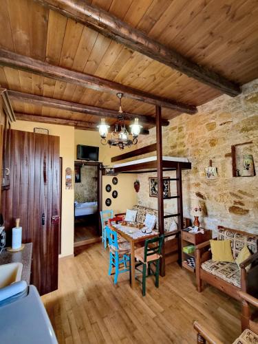 Kastellos Apartment | Virginia - Peaceful Traditional House