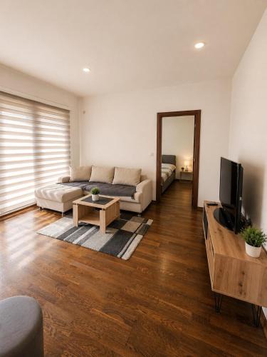 Maini Apartment | Visi Nivel Apartment