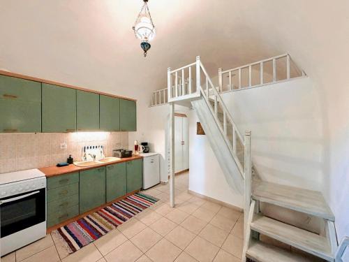 Fratsia Apartment | Volta Stonehouse Apartments