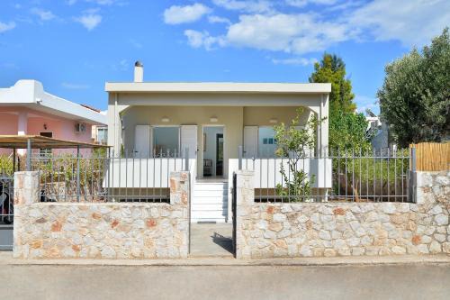 Nea Makri House | Vottas Seaside House Nea Makri