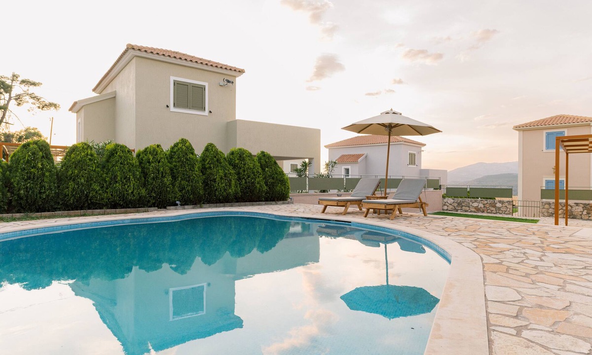 Menegata Villa | VR Villa Chloe - 2 bed 2 bath villa with patio and pool