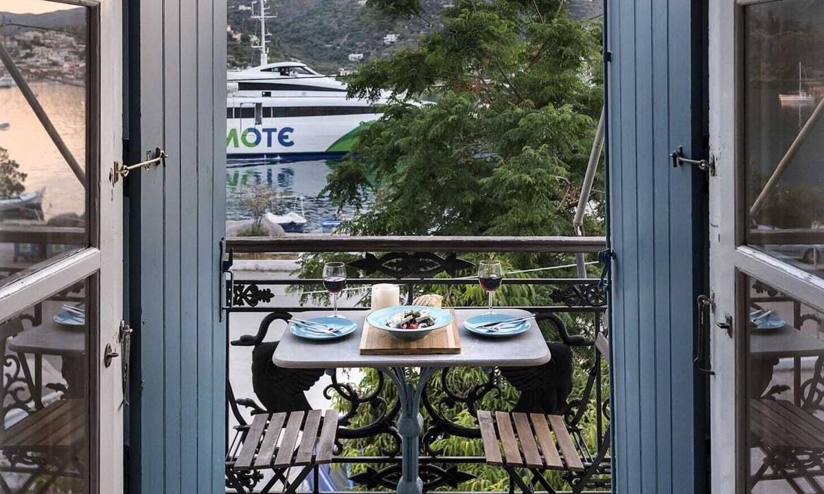 Poros Apartment | Waterfront house with private garden