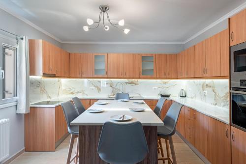 Razata Apartment | Waterway Luxury Residence-Apartment 1