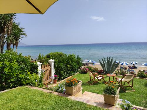 Parelia House | Waves Apartments: Two Beachfront Apartments