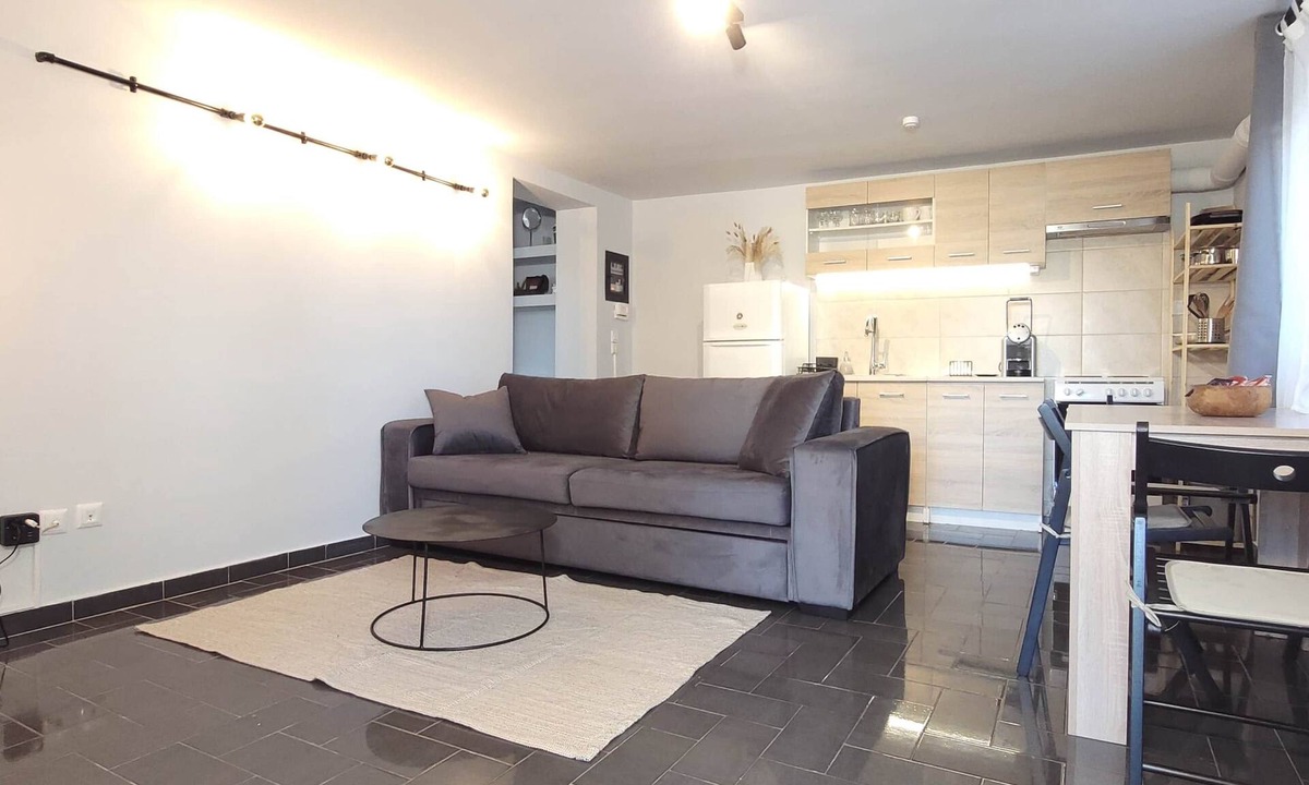 Aigio Apartment | West Garden in Aigio