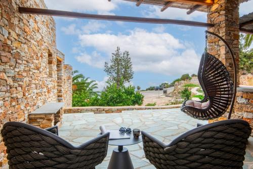 Platis Gialos Bed & Breakfast | White & black Suites - Suite Three