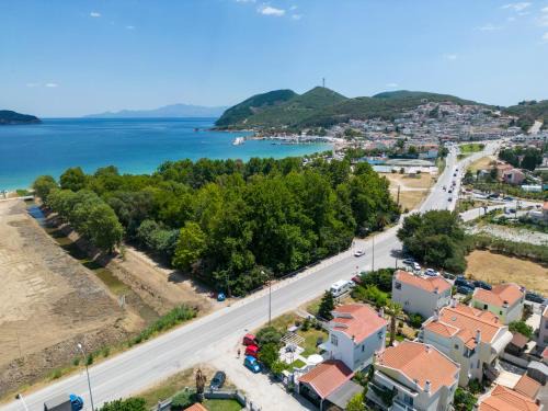 Nea Iraklitsa Villa | White Mansion