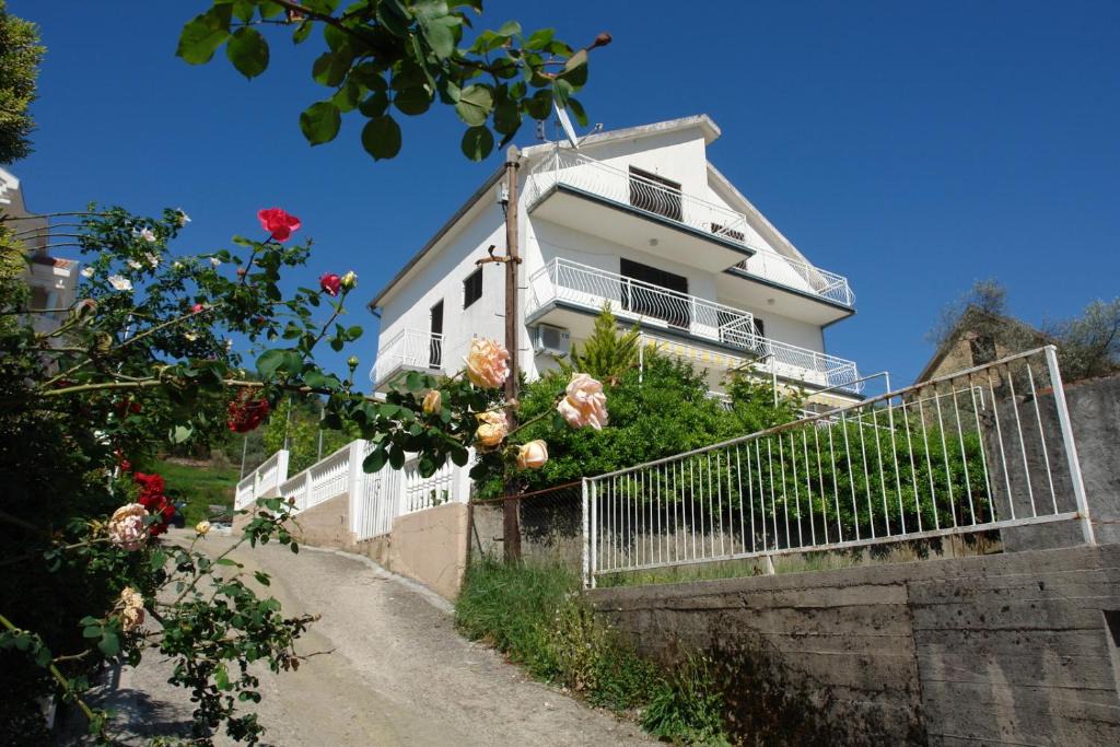 Tivat House | Wisteria