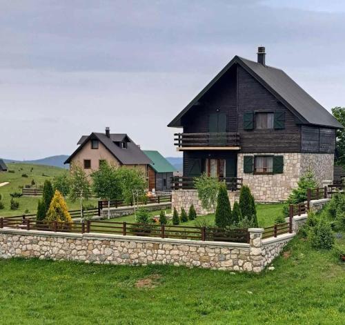 Razvrsje Ski Chalet | Wolf Chalet