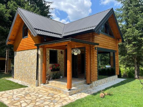 Rozaje County House | Woodland Lodge