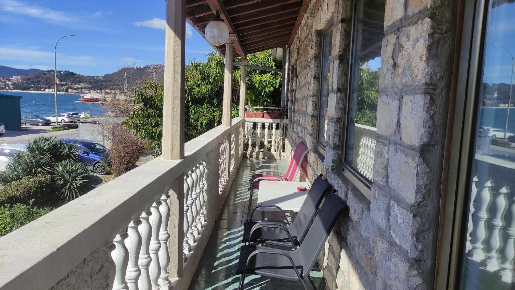 Zelenika Hostel | Woodpecker Backpacker Hostel
