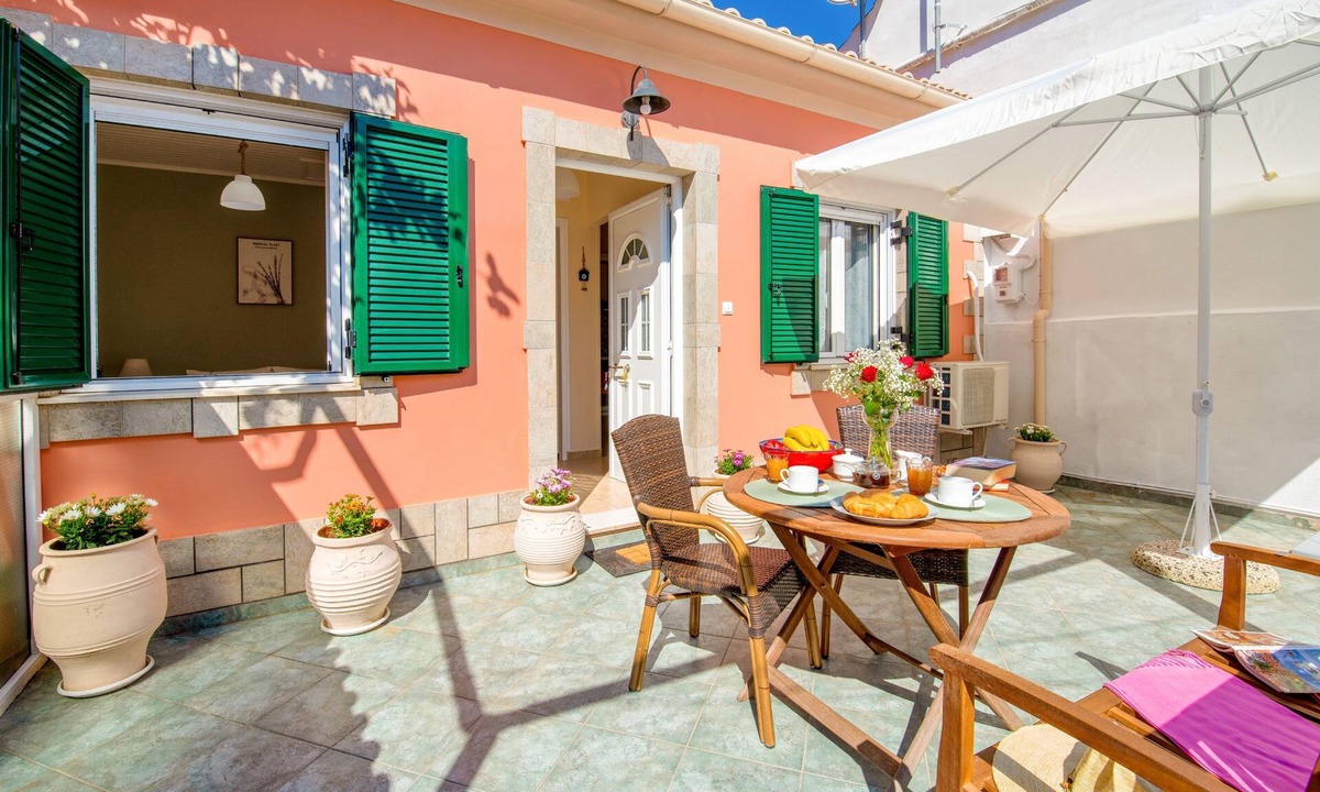 Gaios House | Xenia House: In Gaios, Renovated, Lovely, A/C, WiFi
