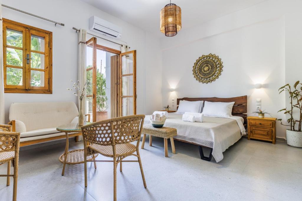 Skopelos Town Apartment | Yianna Sunny Studios