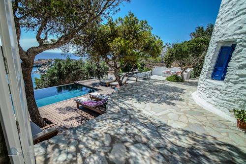 Koundouros Apartment | Zen Blue Mills