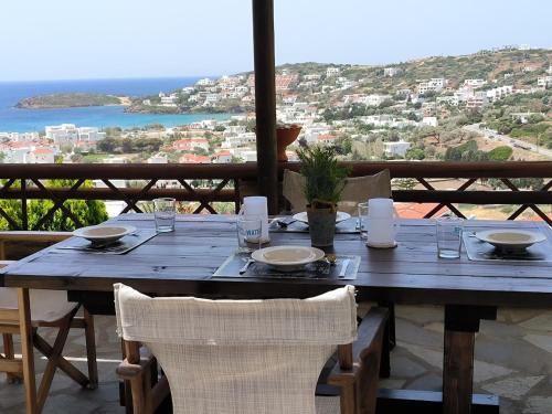 Mpatsi House | Zenios Andros-Cycladic house overlooking Batsi bay