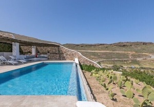 4 Bedroom Villa with private pool and sea view, Panormos beach, Mykonos in Mykonos