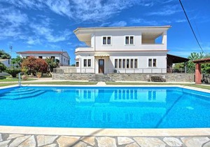 Acharavi Beach Villa by PosarelliVillas in Acharavi