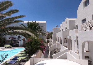 Economy 4 persons Studio 30 meters from Perissa Beach