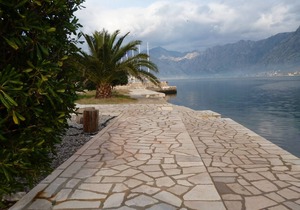 Kotor TIMI 3 - Studio Apartment 40 meters from the beach with garden grill in Kotor