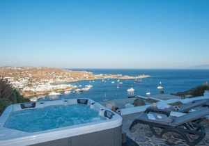 Mykonos Psarou Place with Private Jacuzzi in Psarou