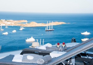 Mykonos Psarou Place with Private Jacuzzi in Psarou